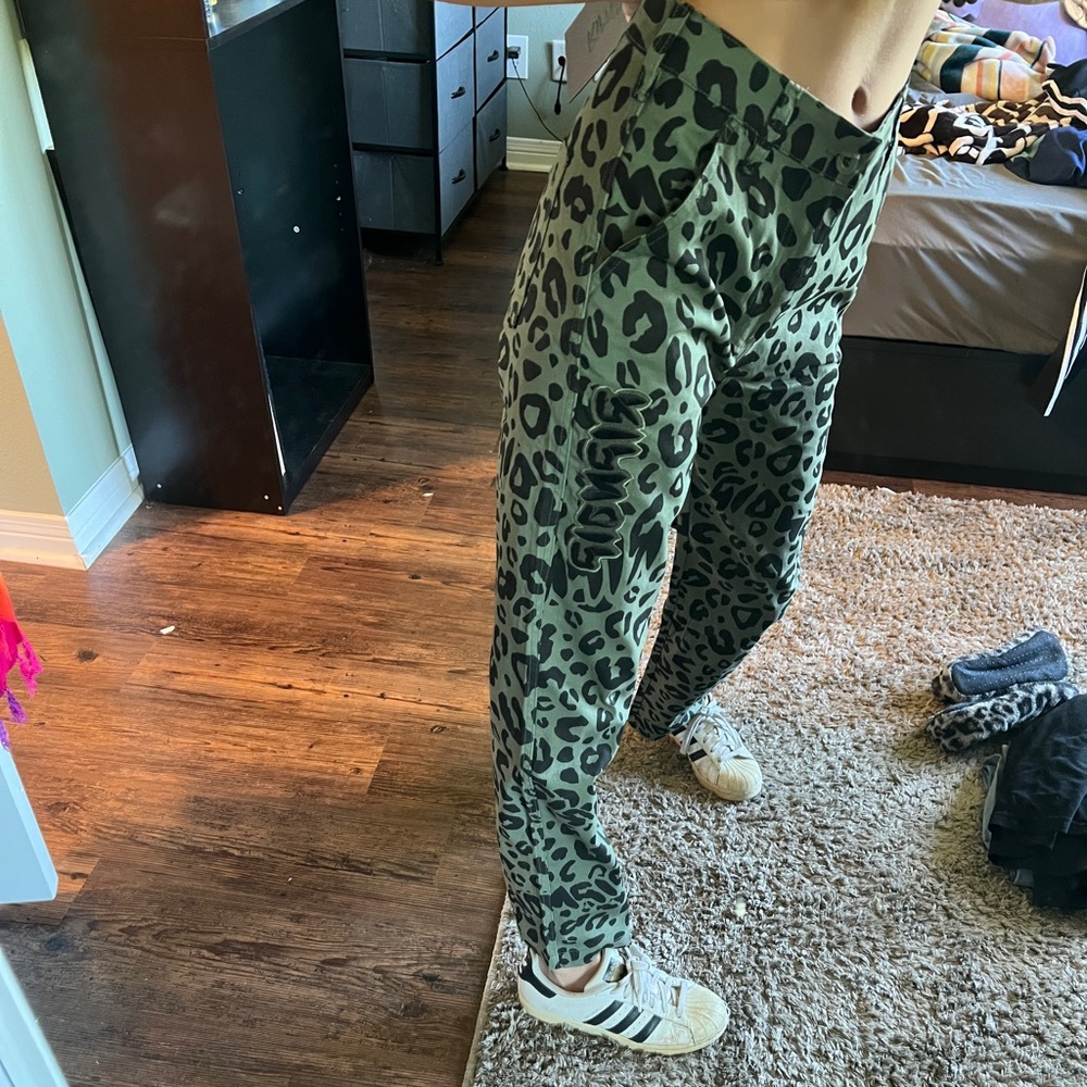 BRAND NEW RIP N DIP PANTS